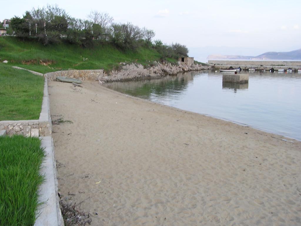 Apartment Adrijana Vrbnik Esterno foto