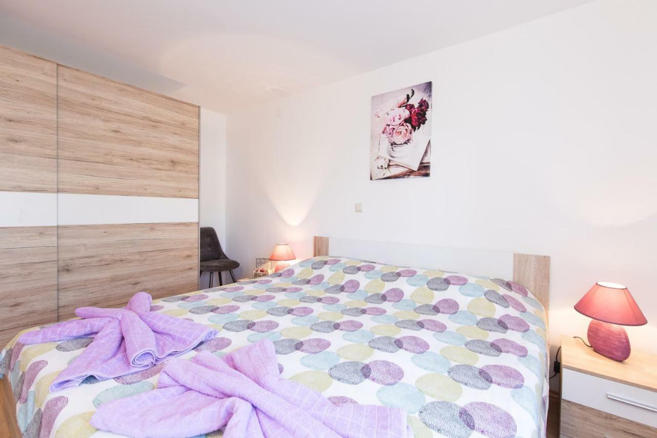 Apartment Adrijana Vrbnik Esterno foto