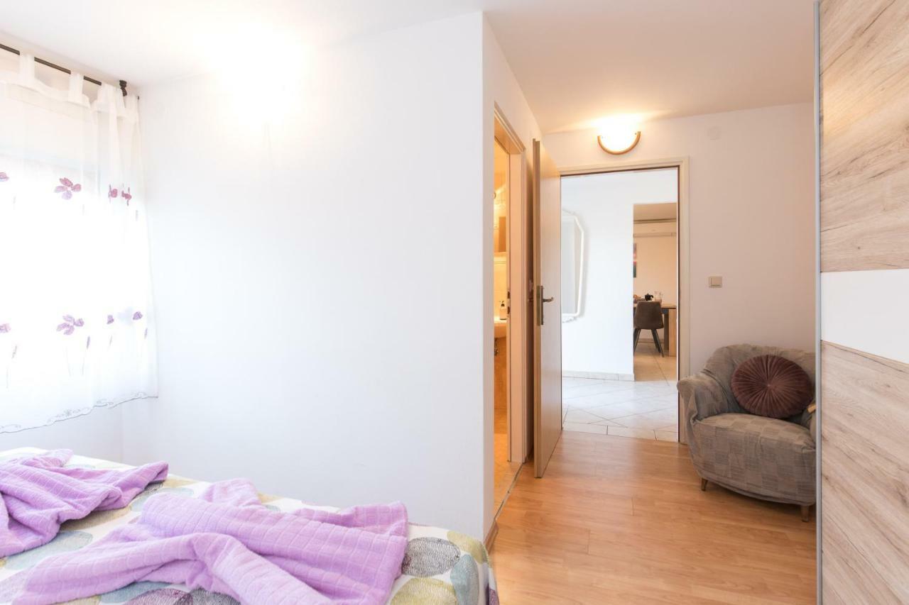 Apartment Adrijana Vrbnik Esterno foto