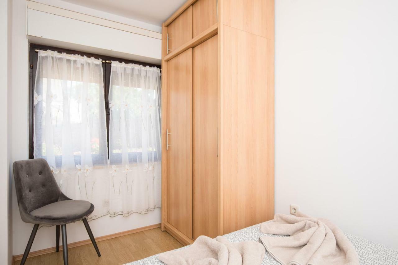 Apartment Adrijana Vrbnik Esterno foto