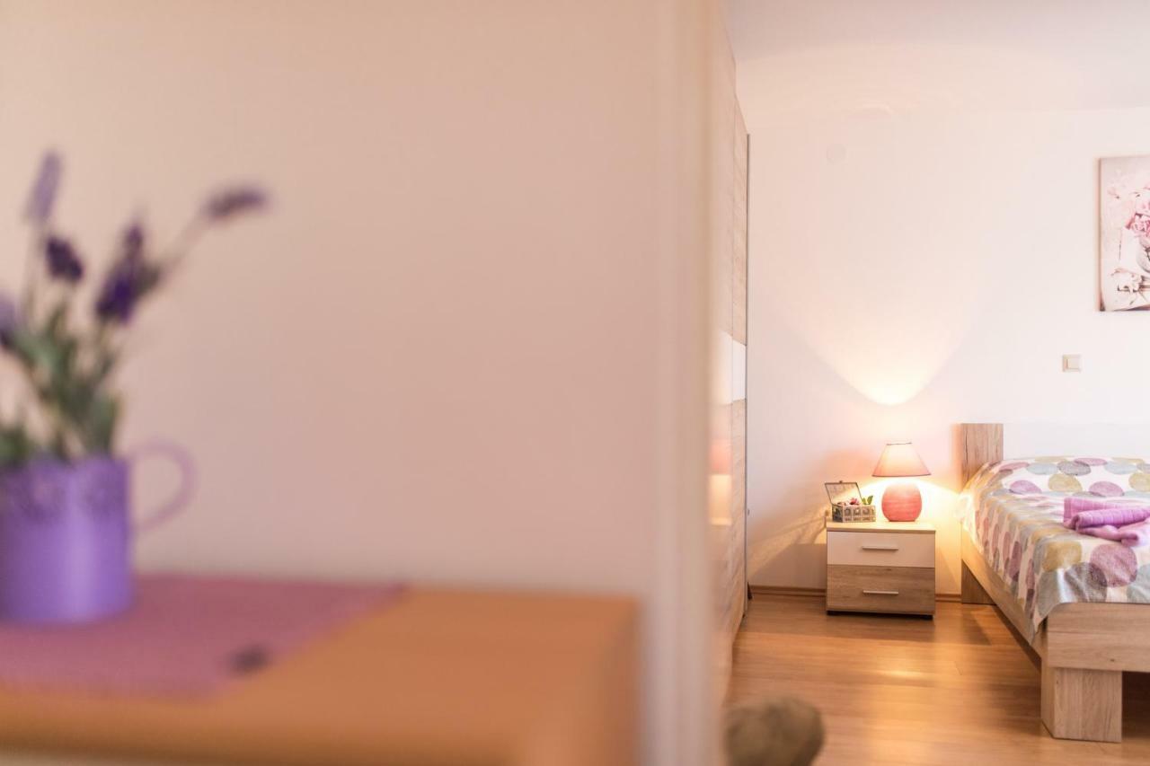 Apartment Adrijana Vrbnik Esterno foto