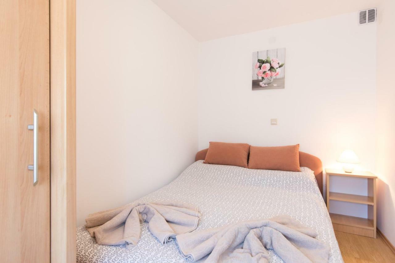 Apartment Adrijana Vrbnik Esterno foto