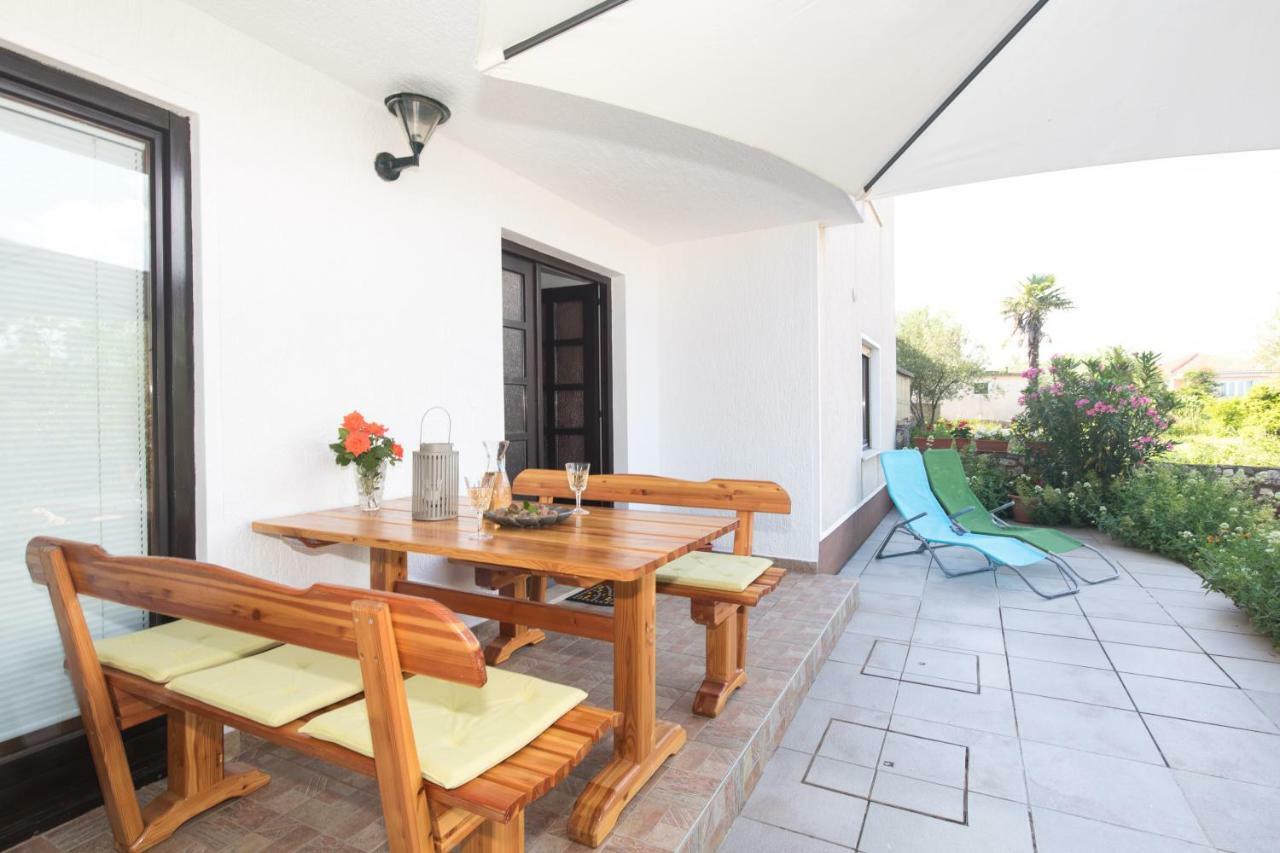 Apartment Adrijana Vrbnik Esterno foto
